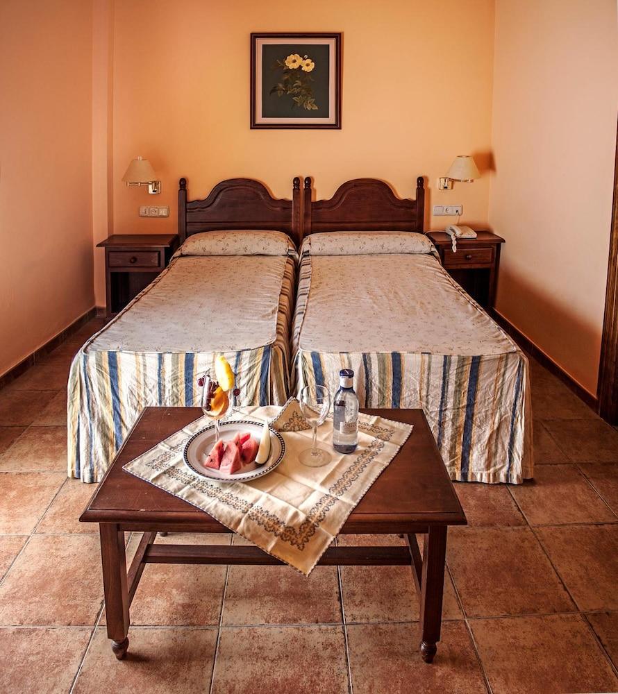 Hotel Albenzaire Asador Fuensanta (Andalucia)