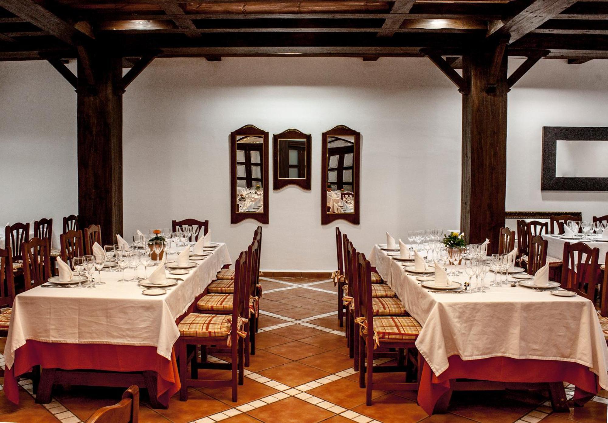 Albenzaire Asador Hotel