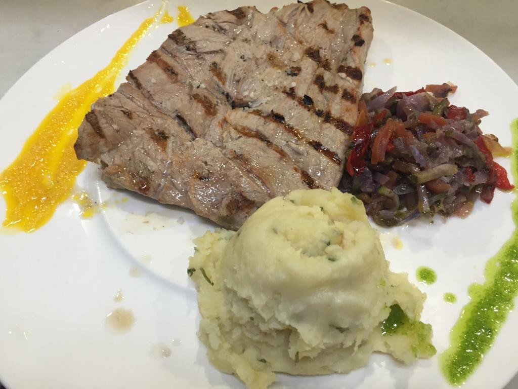 Albenzaire Asador Hotel