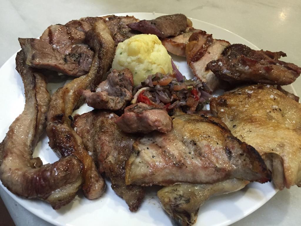Hotel Albenzaire Asador